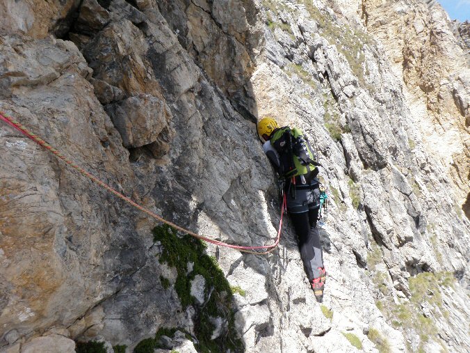 Aiguille de la Nova 037.jpg - Mich part dans L11 (4c)